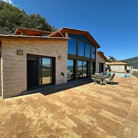 Smaragdine Blue Villa *