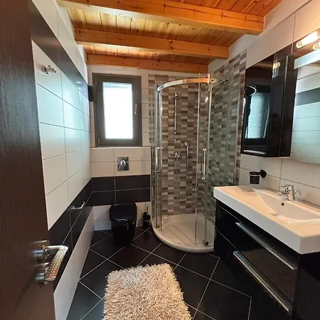 Smaragdine Blue Villa *