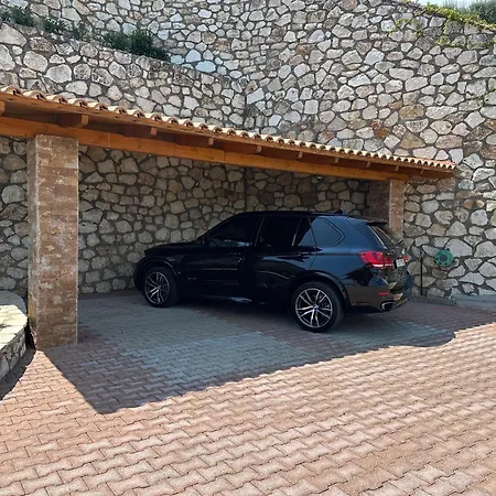 Smaragdine Blue Villa *