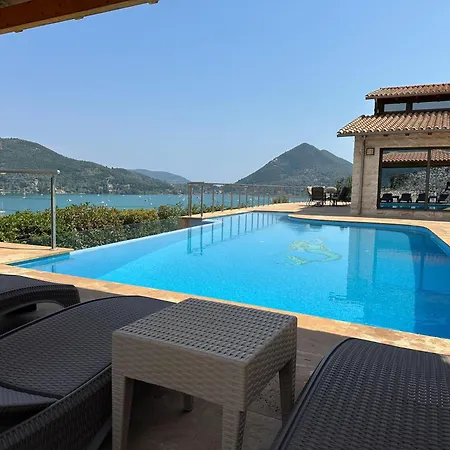 Smaragdine Blue Villa